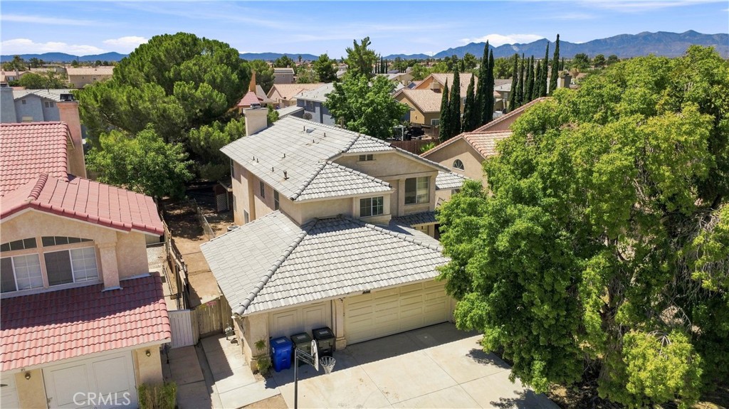 14323 La Crescenta Property Photo 1
