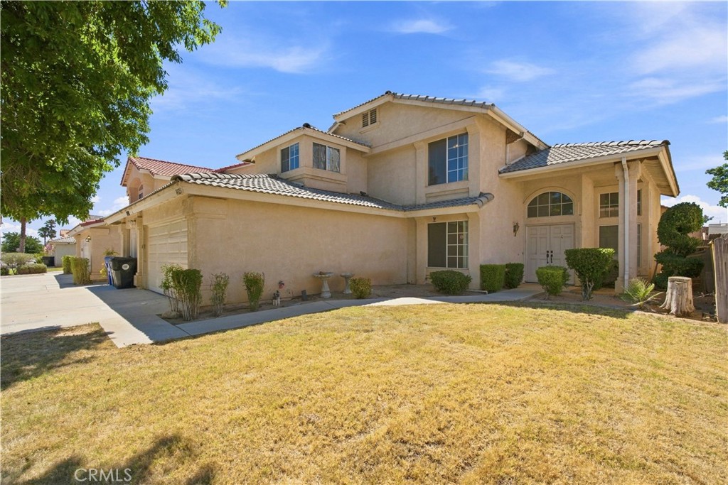 14323 La Crescenta Property Photo 2