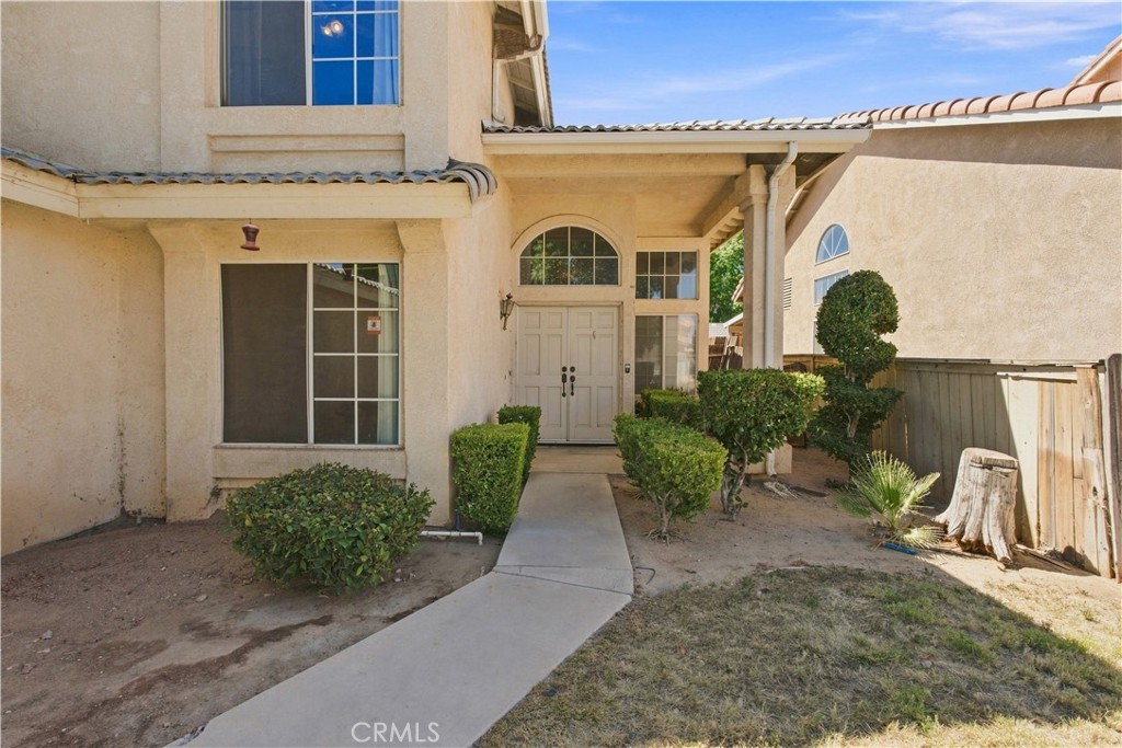 14323 La Crescenta Property Photo 4