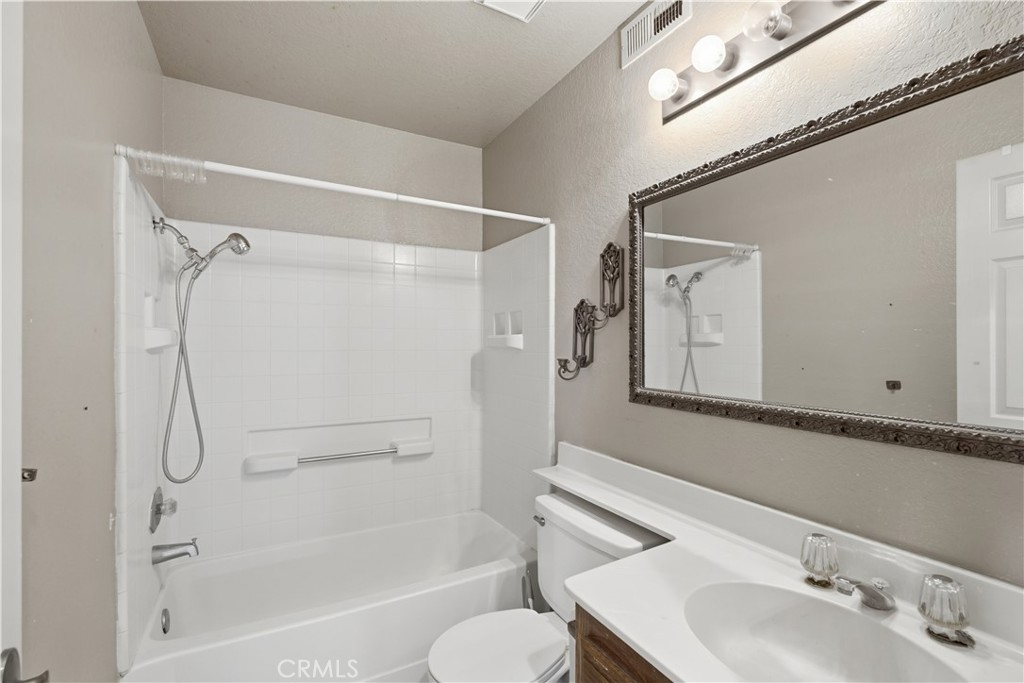 14323 La Crescenta Property Photo 6