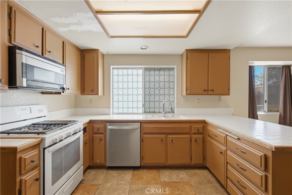 14323 La Crescenta Property Photo 8
