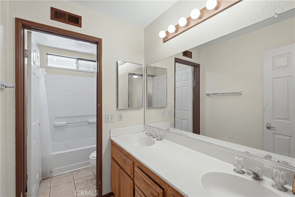 14323 La Crescenta Property Photo 17