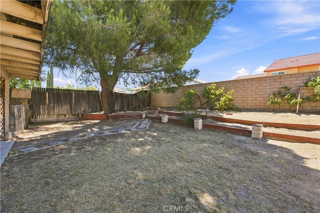 14323 La Crescenta Property Photo 29