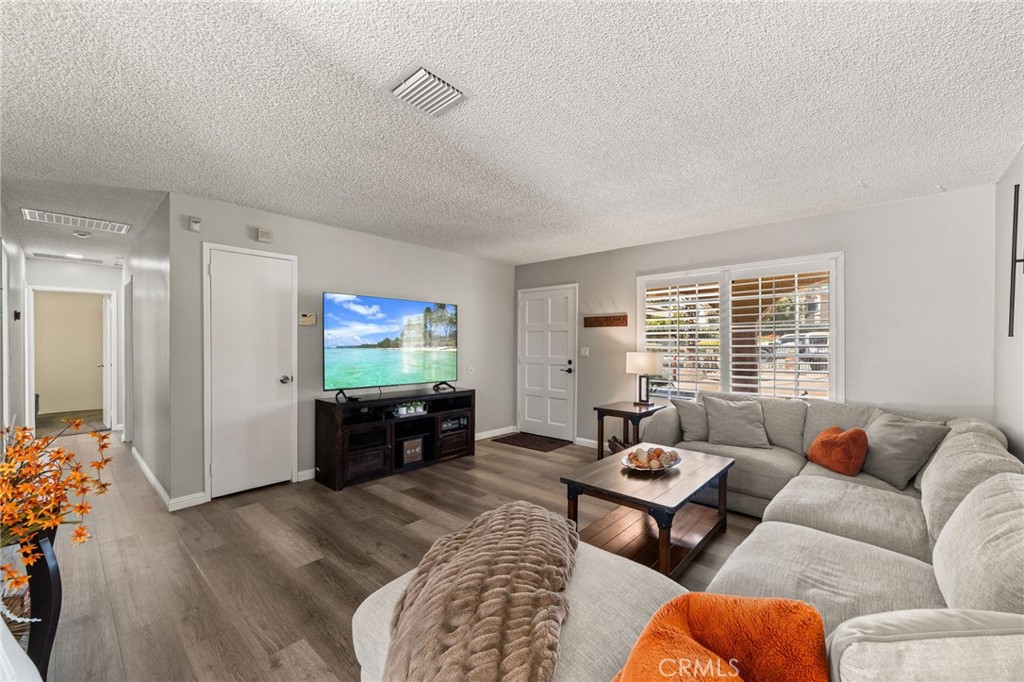 10221 26th Street Property Photo 3