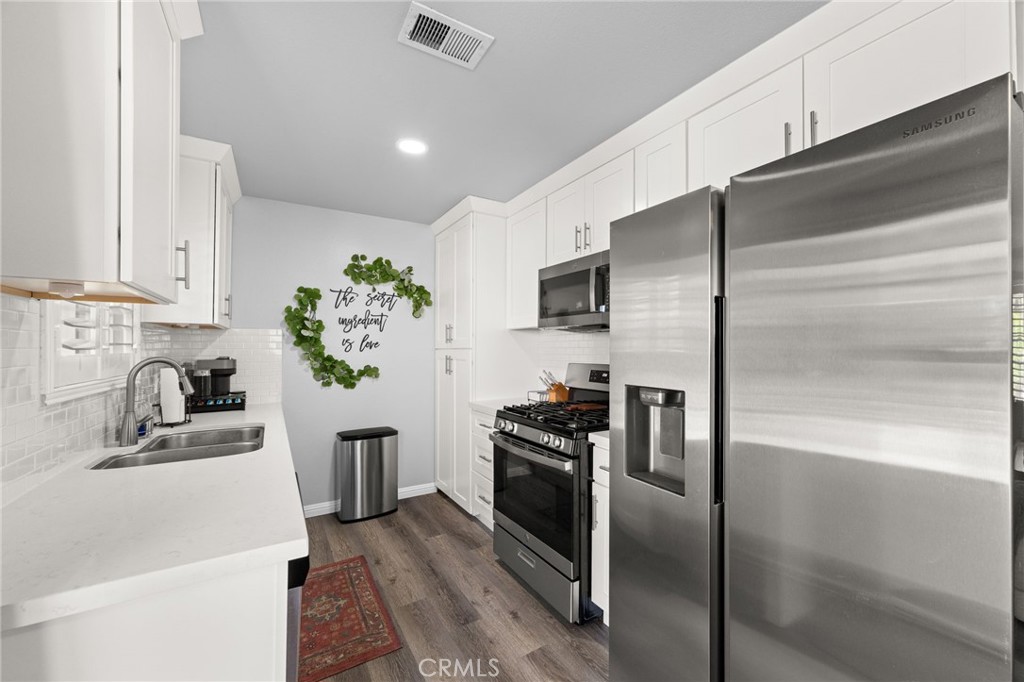 10221 26th Street Property Photo 5