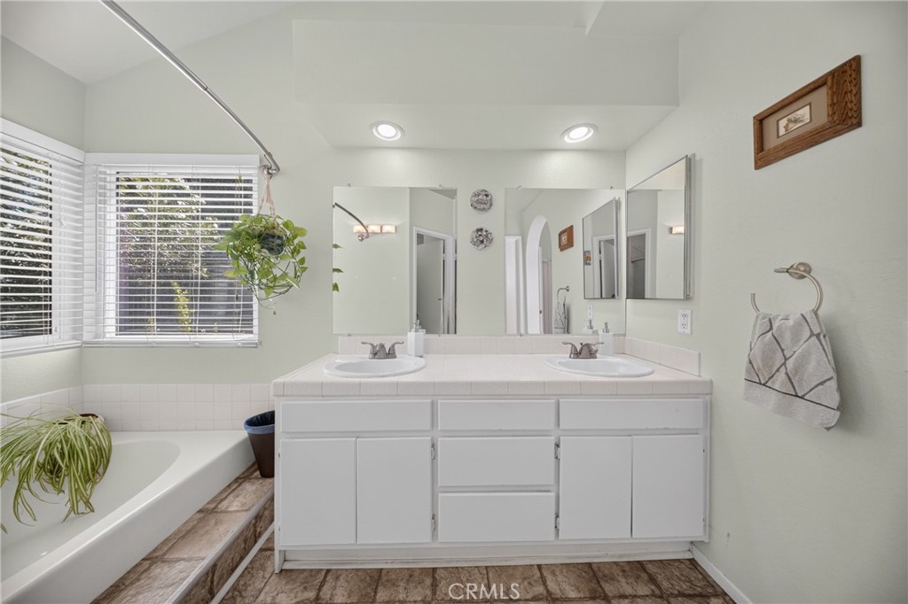 1220 Jasmine Property Photo 29