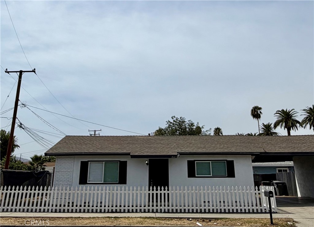 711 E Oakland Property Photo 1