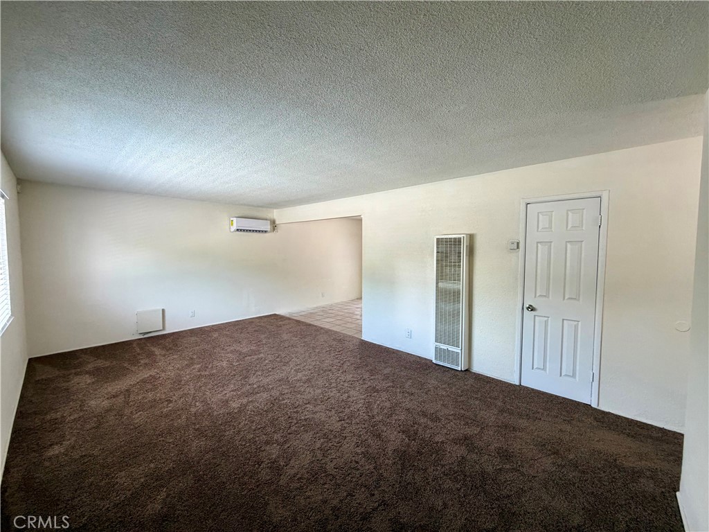 711 E Oakland Property Photo 2