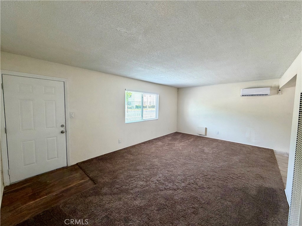 711 E Oakland Property Photo 3