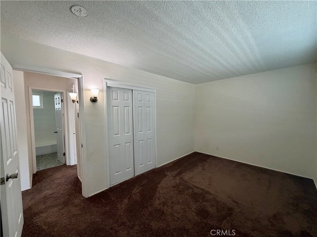 711 E Oakland Property Photo 7