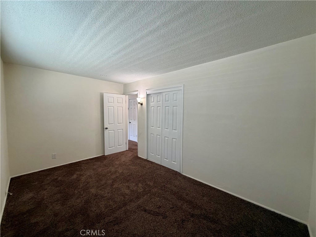 711 E Oakland Property Photo 8