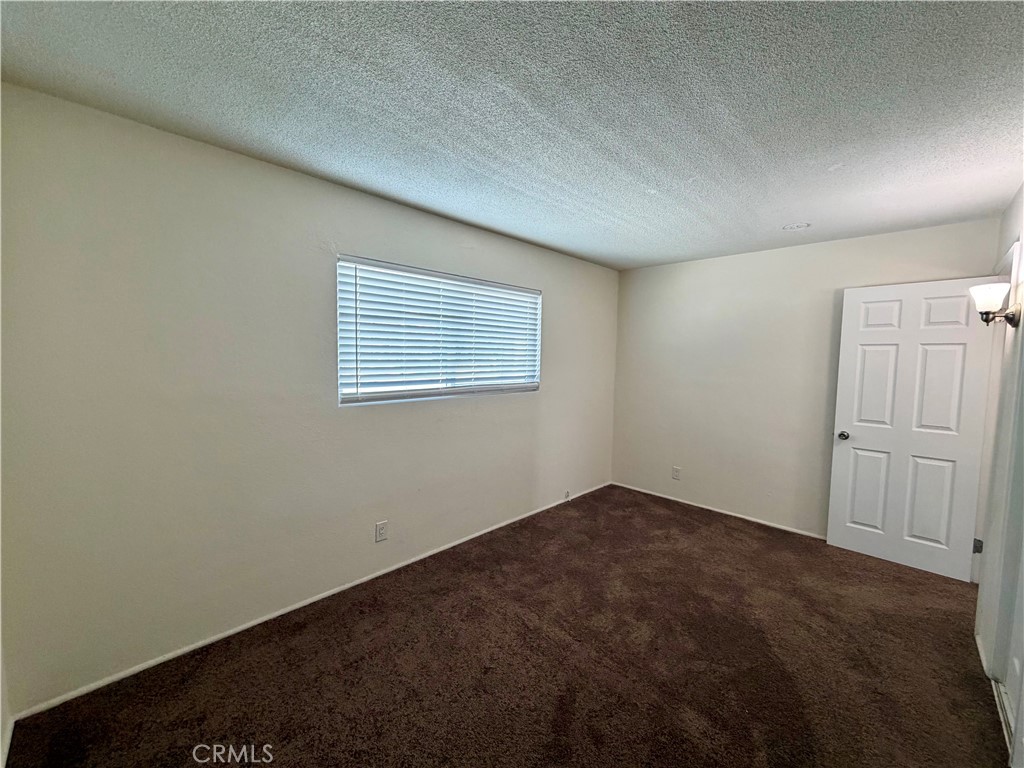 711 E Oakland Property Photo 9