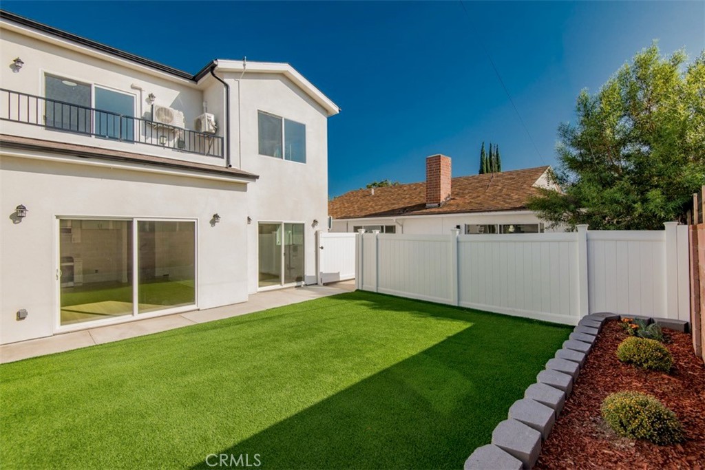 16433 Gledhill Street Property Photo