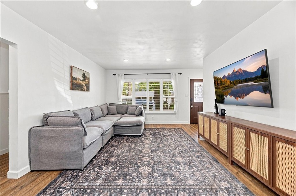 4158 Gardena Drive Property Photo 8