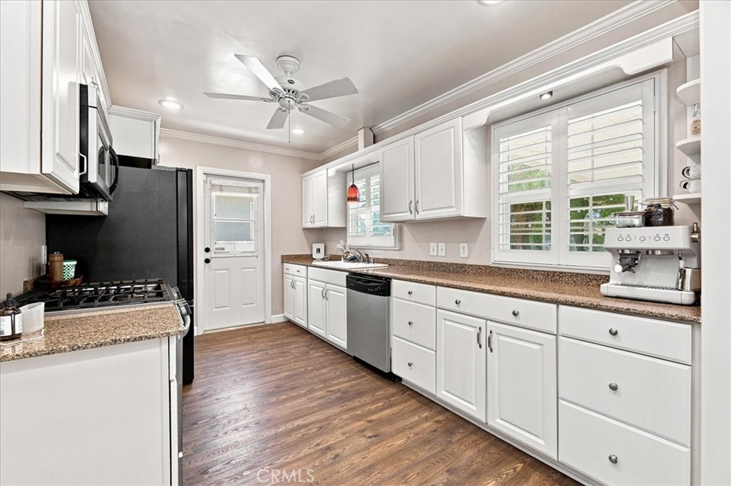 4158 Gardena Drive Property Photo 12