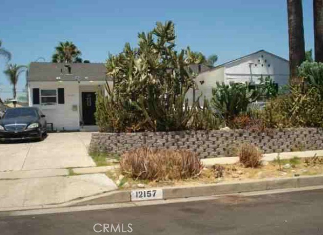 12157 Lull Property Photo 1
