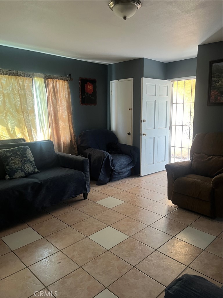 2153 S Oertley Property Photo 3