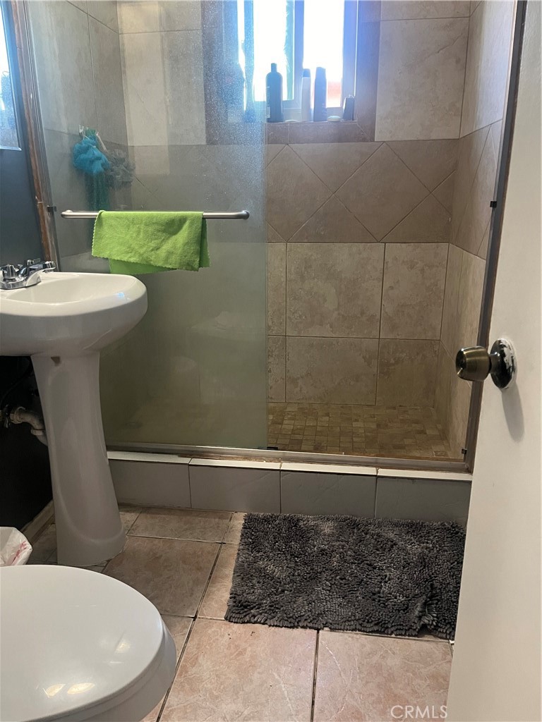 2153 S Oertley Property Photo 4