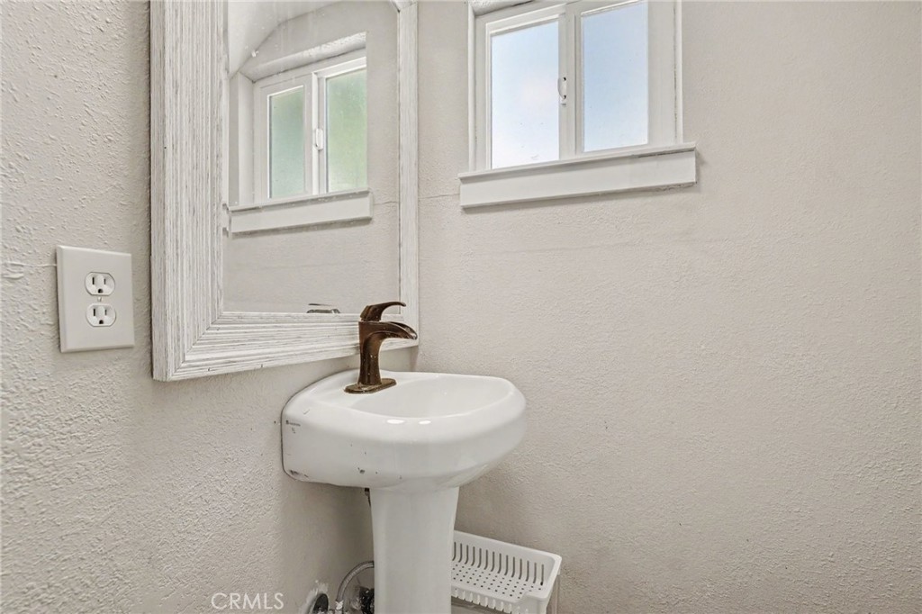 21 E Emerson Avenue Property Photo 18