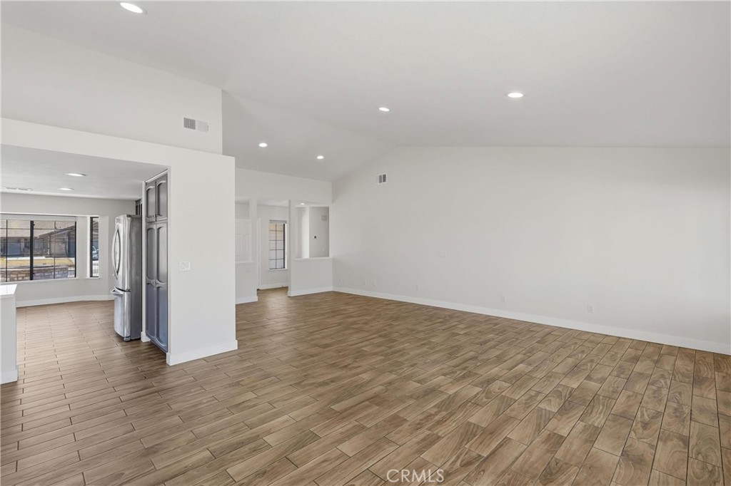 13454 Elm Property Photo 6