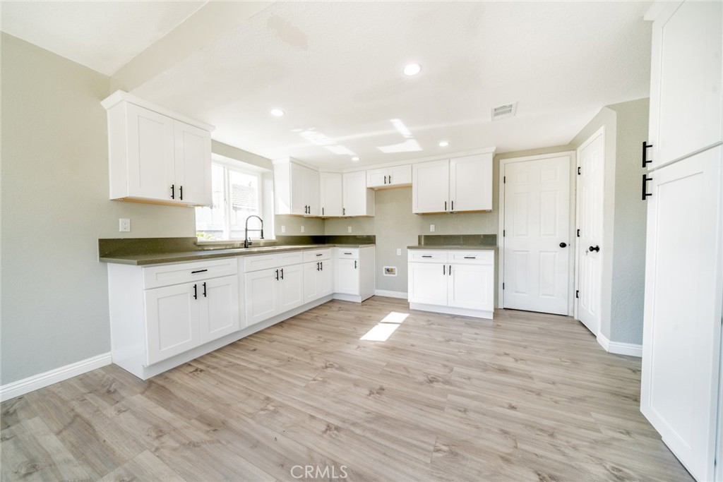 827 S Tamarisk Avenue Property Photo 10
