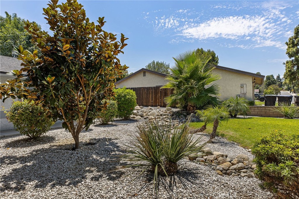 2132 Trafalgar Property Photo 8