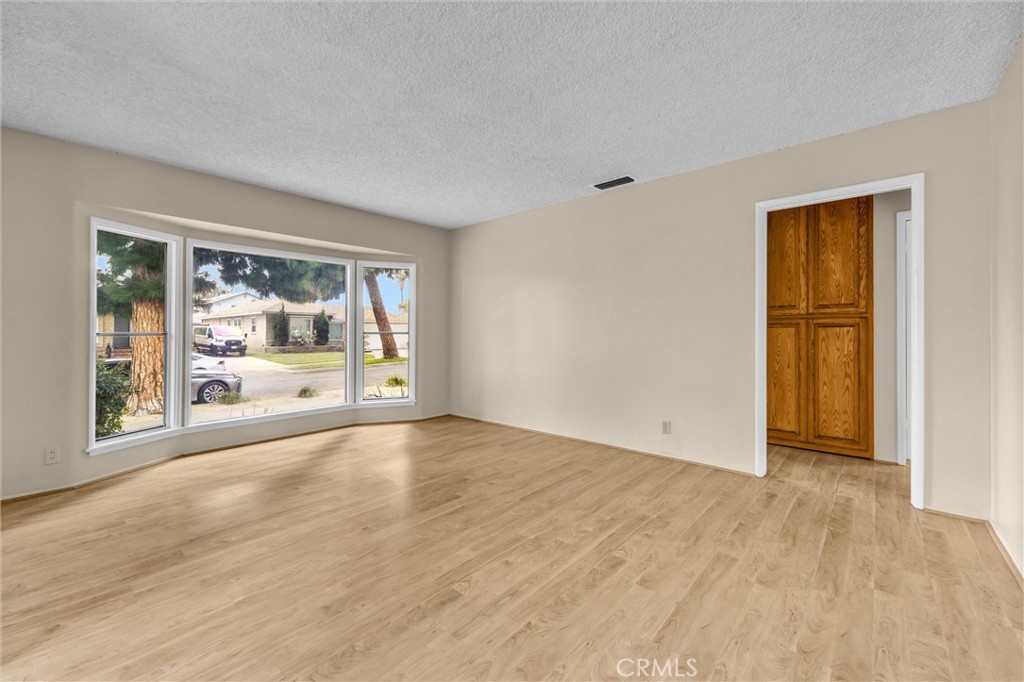 4818 Premiere Avenue Property Photo 6