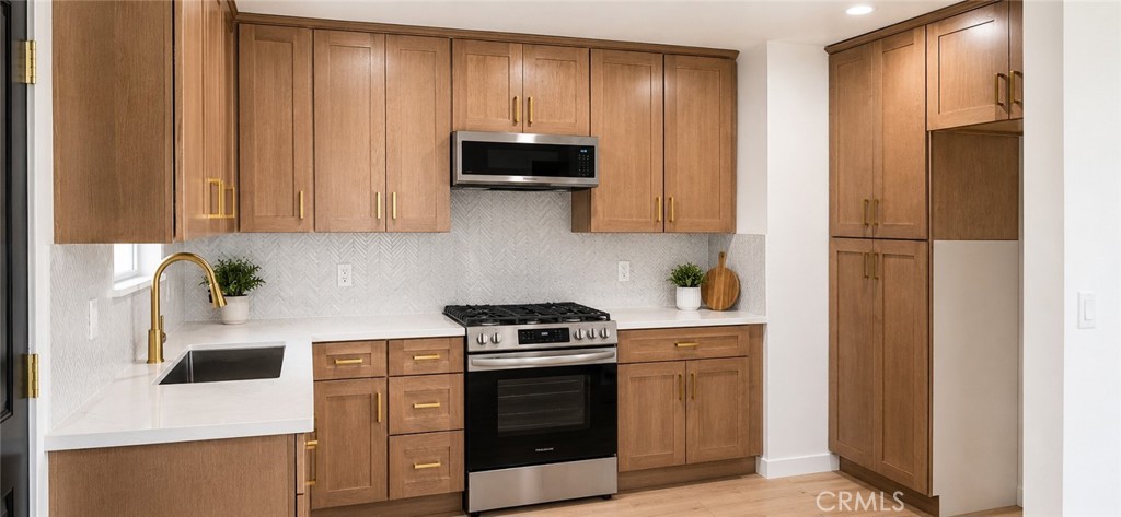 12942 3rd Property Photo 4