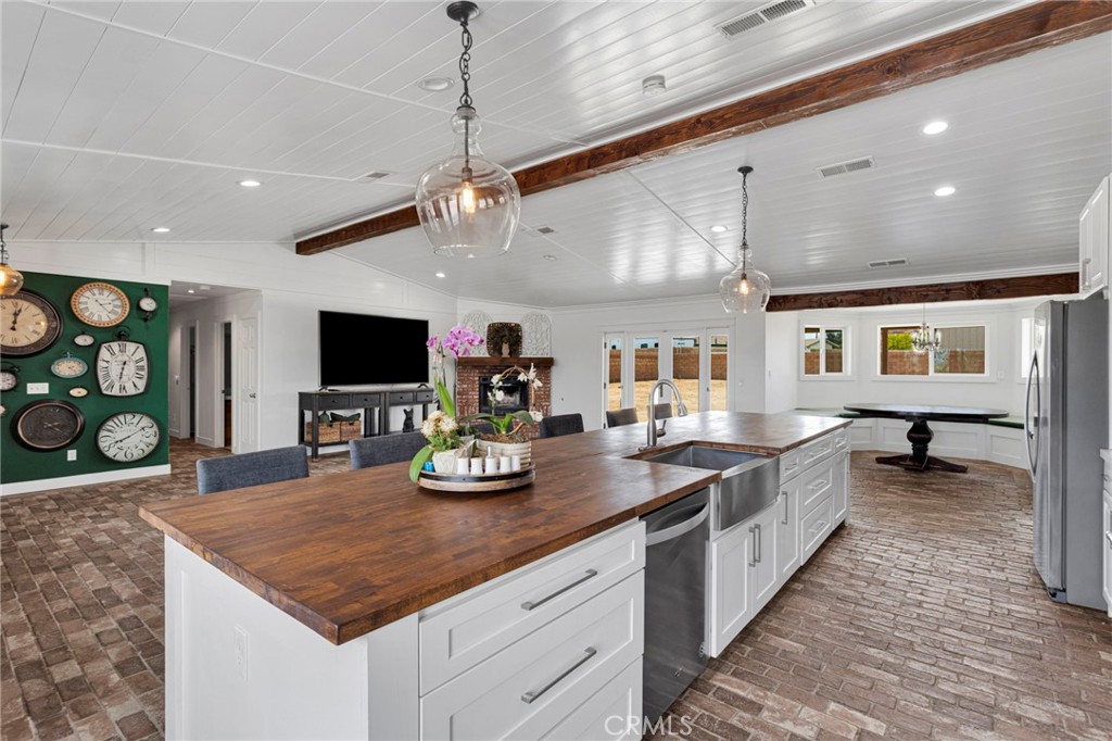 18266 Manzanita Property Photo 8