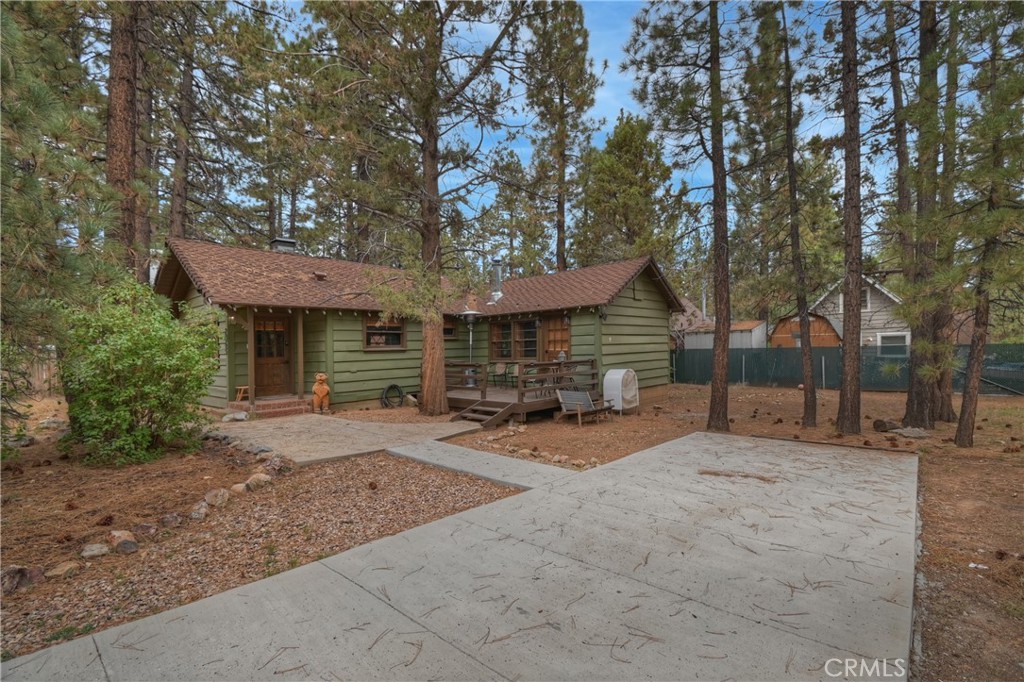 2063 2nd Lane Property Photo 2