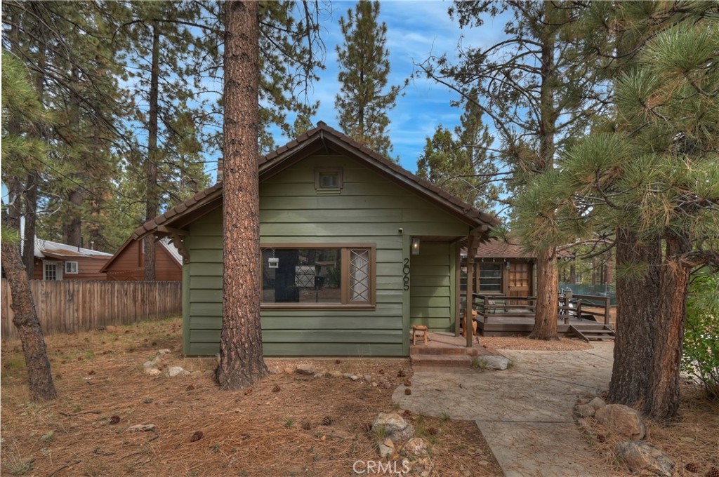 2063 2nd Lane Property Photo 3
