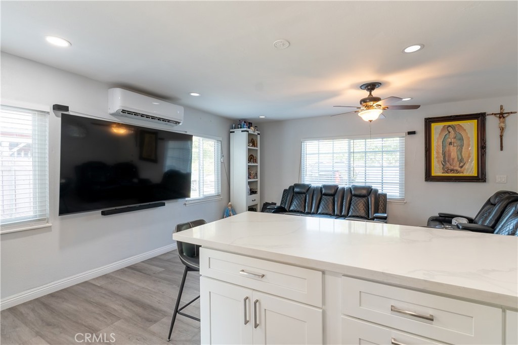 1646 S Monterey Property Photo 4