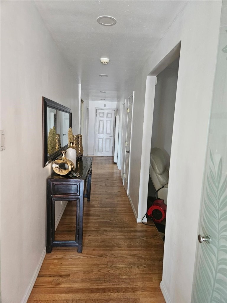 1117 E 65th Property Photo 10