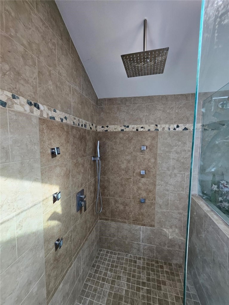1117 E 65th Property Photo 16