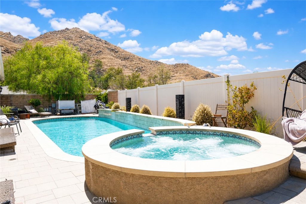 20946 Mountain Gate Property Photo 3