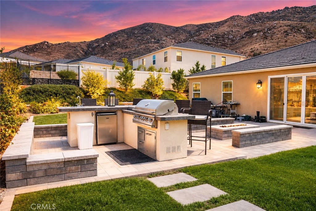 20946 Mountain Gate Property Photo 4