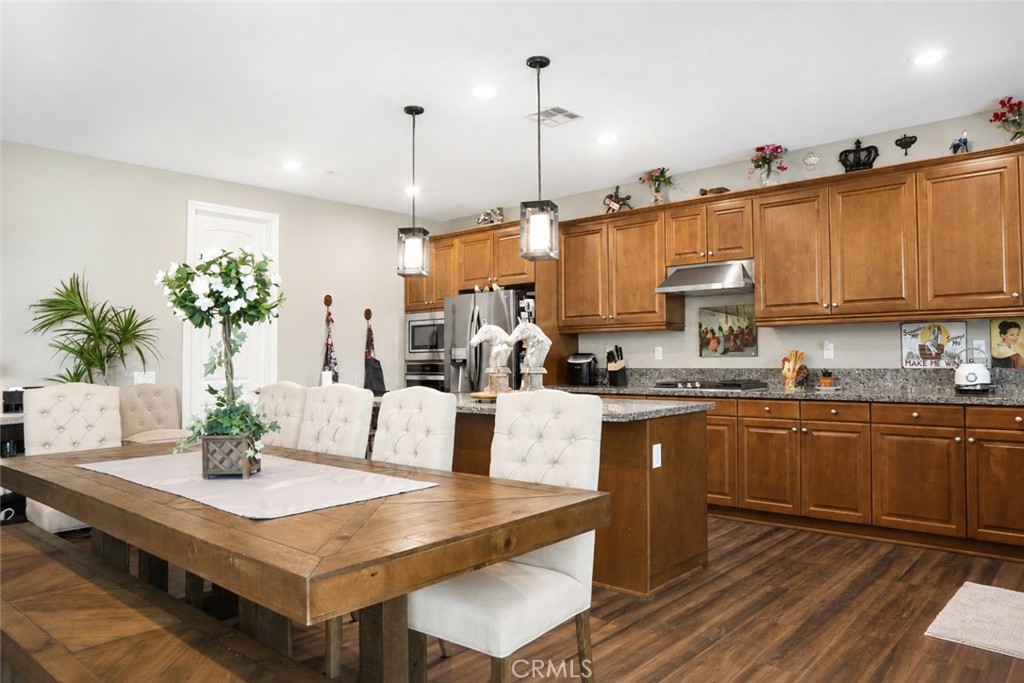 20946 Mountain Gate Property Photo 5