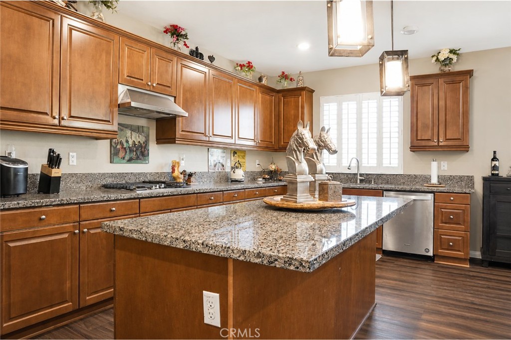 20946 Mountain Gate Property Photo 13