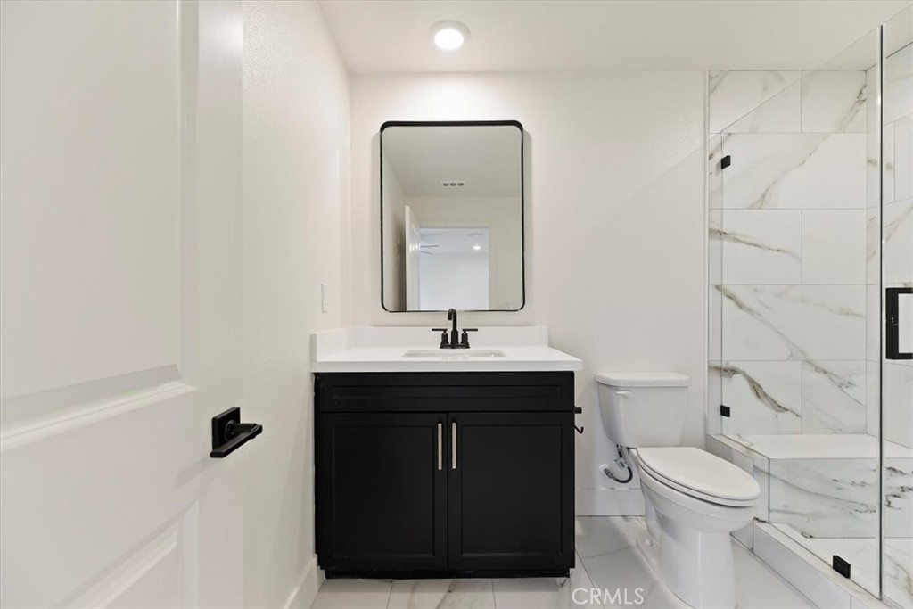 951 N Avenue 66 Property Photo 8
