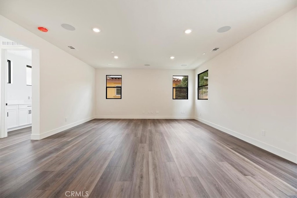 951 N Avenue 66 Property Photo 14