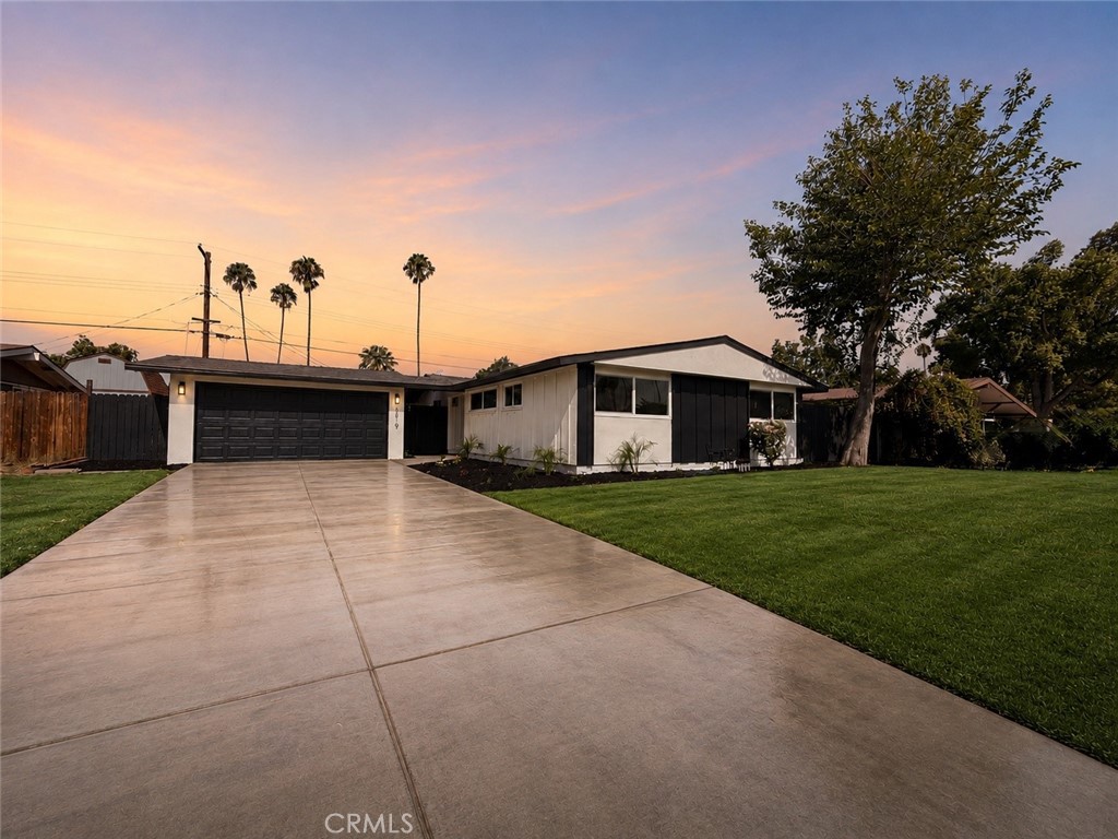 6819 Phoenix Avenue Property Photo 1