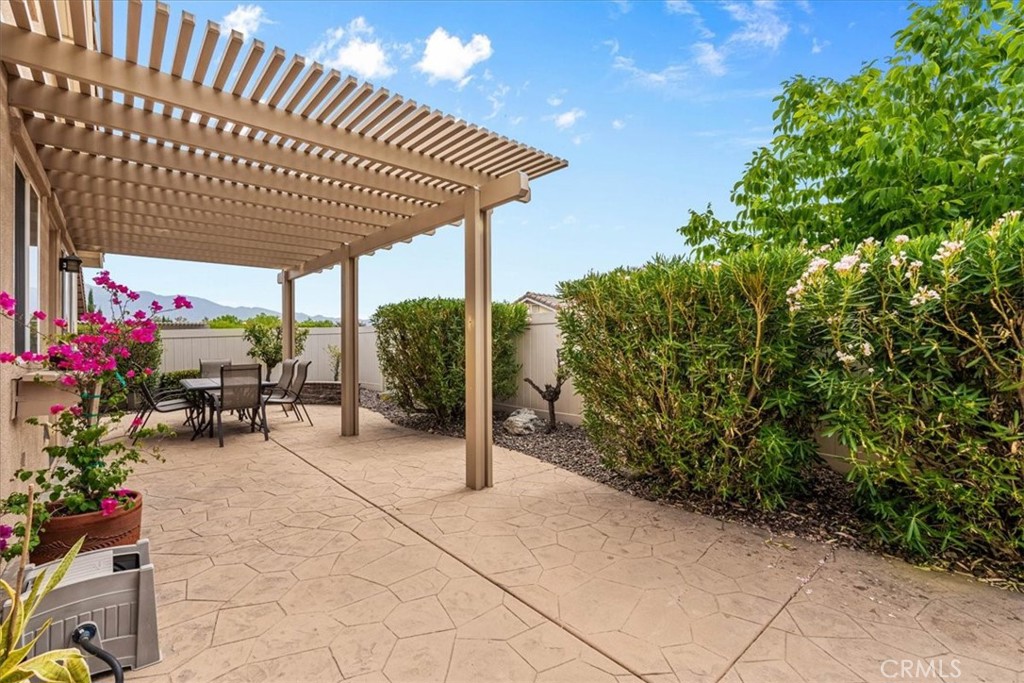 266 Bridle Trail Property Photo 4