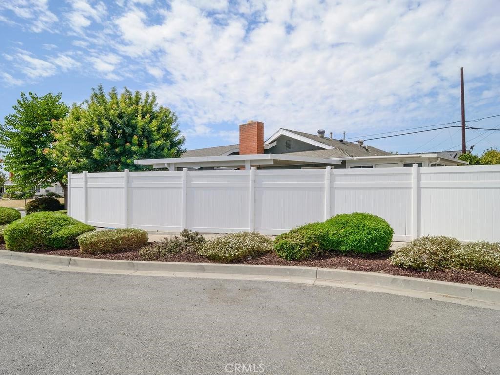 7064 Lion Property Photo 6