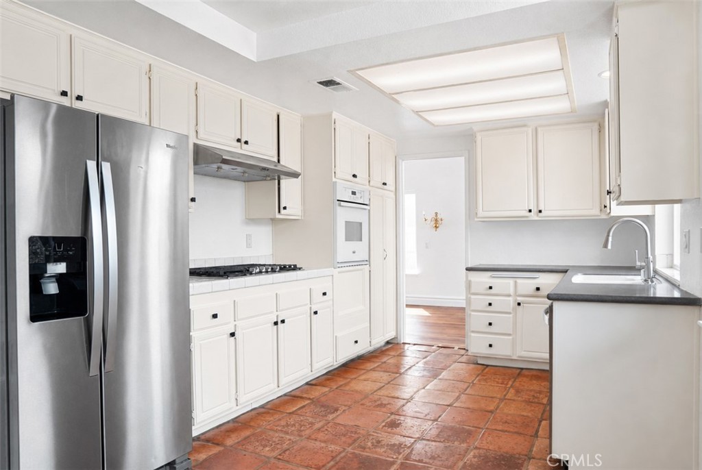 23711 Redbark Property Photo 5