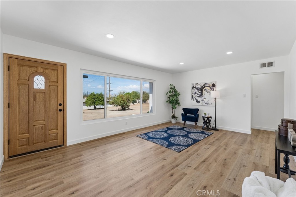 4818 Crestview Property Photo 3
