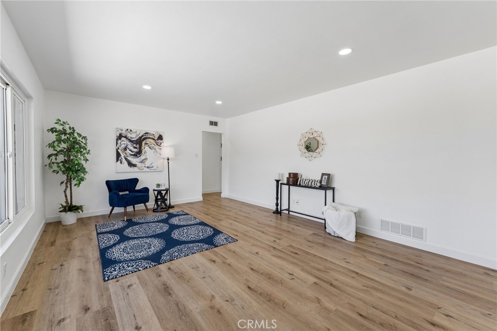 4818 Crestview Property Photo 5