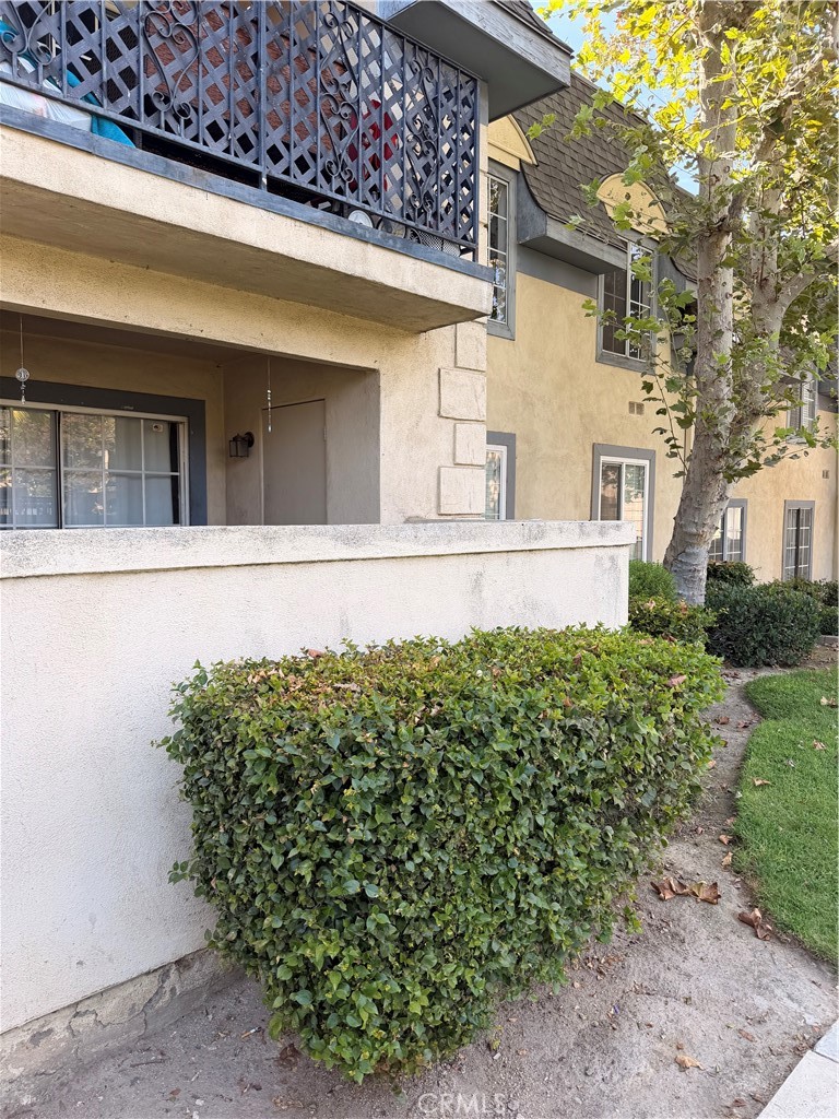 149 W 6th Property Photo 1