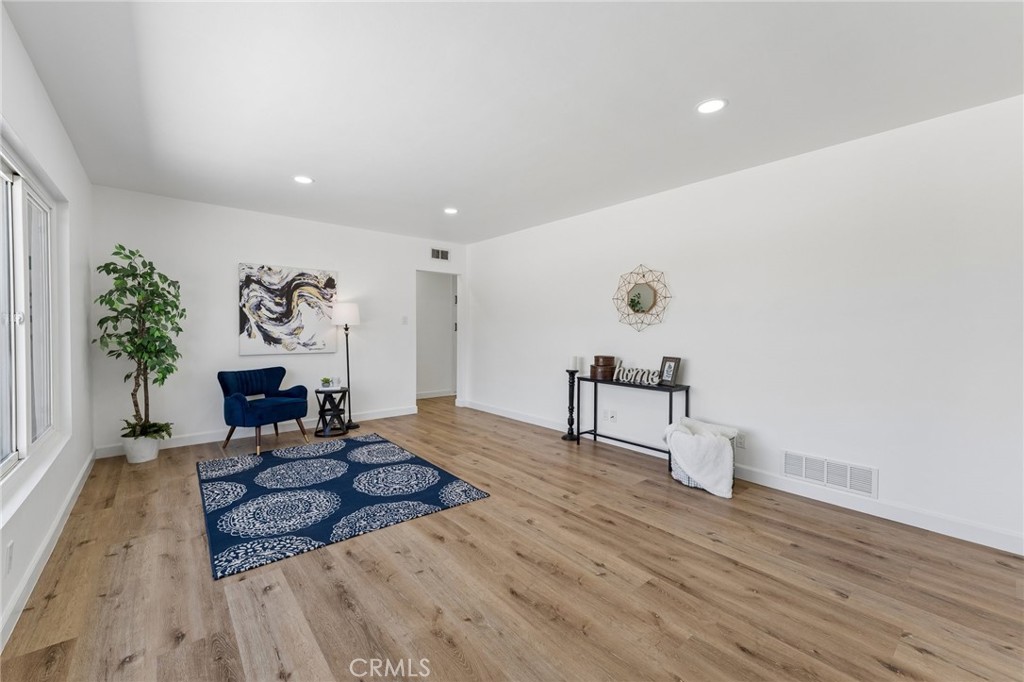 4818 Crestview Property Photo 5