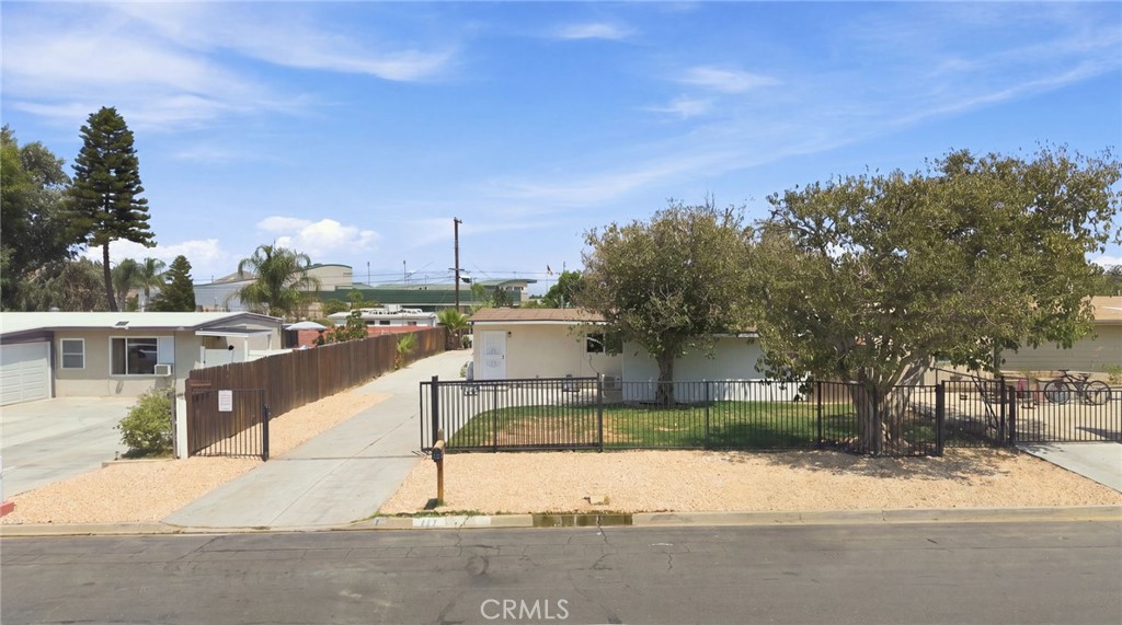 777 Arliss Property Photo 3