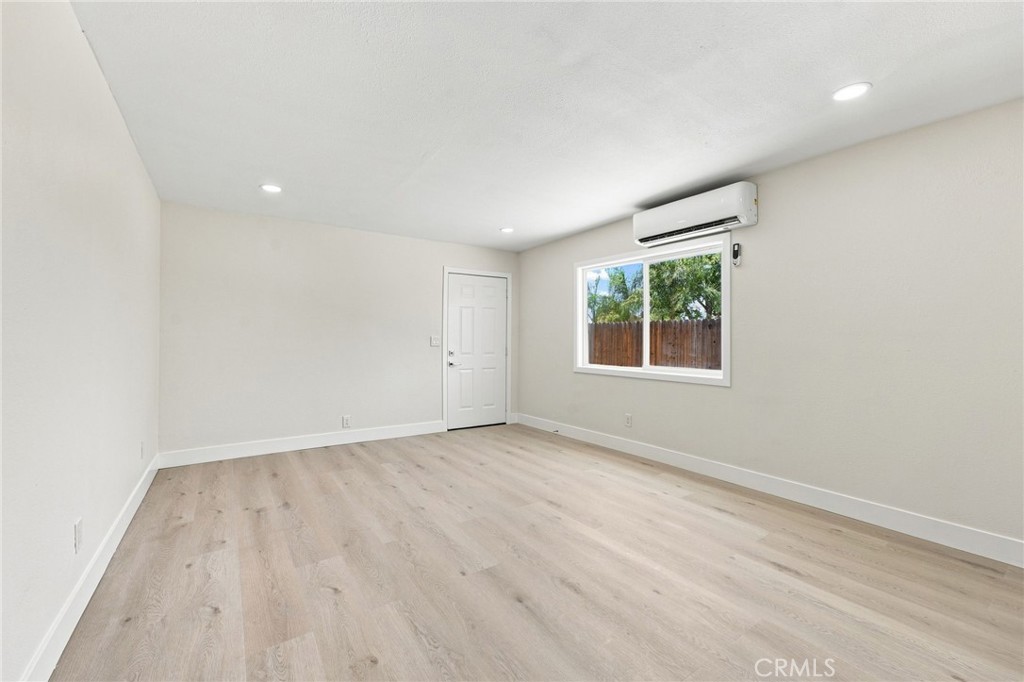 777 Arliss Property Photo 9